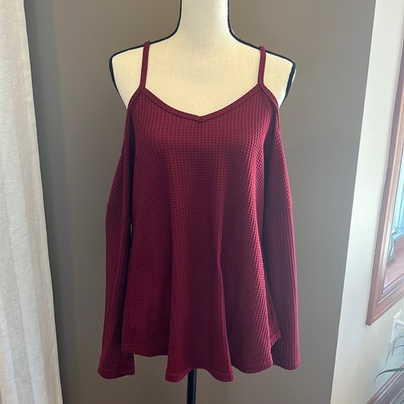 Off the shoulder long sleeved - Picture 1 of 5